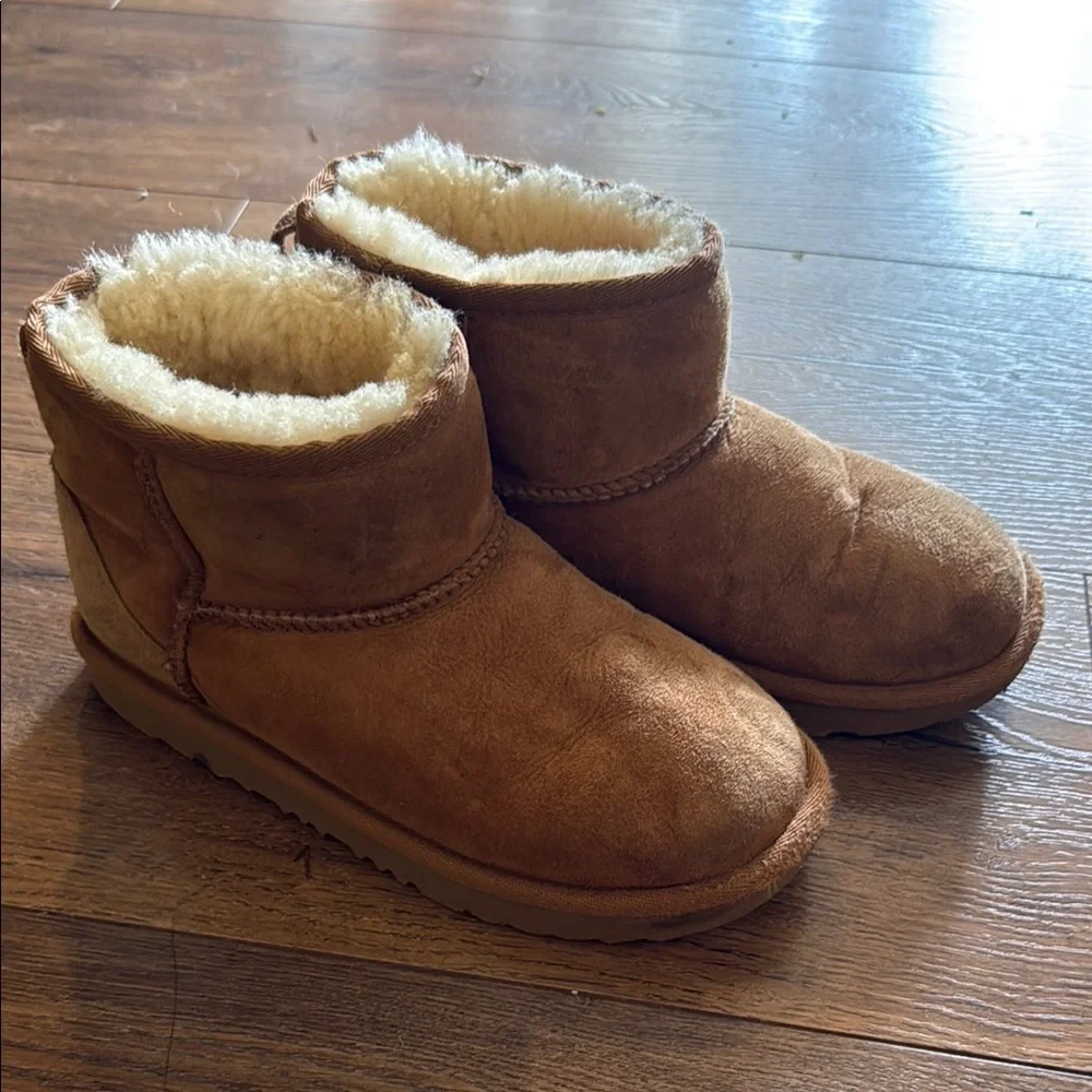 UGG kids Classic Chestnut Shearling Booties